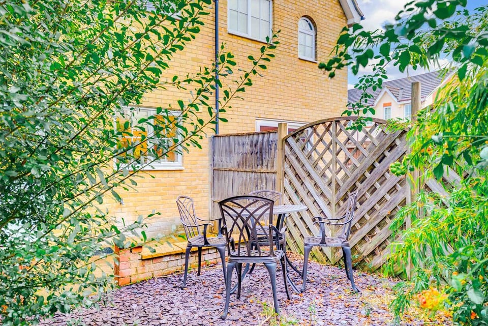 2BR Stevenage Home with Private Terrace & Parking House in Stevenage