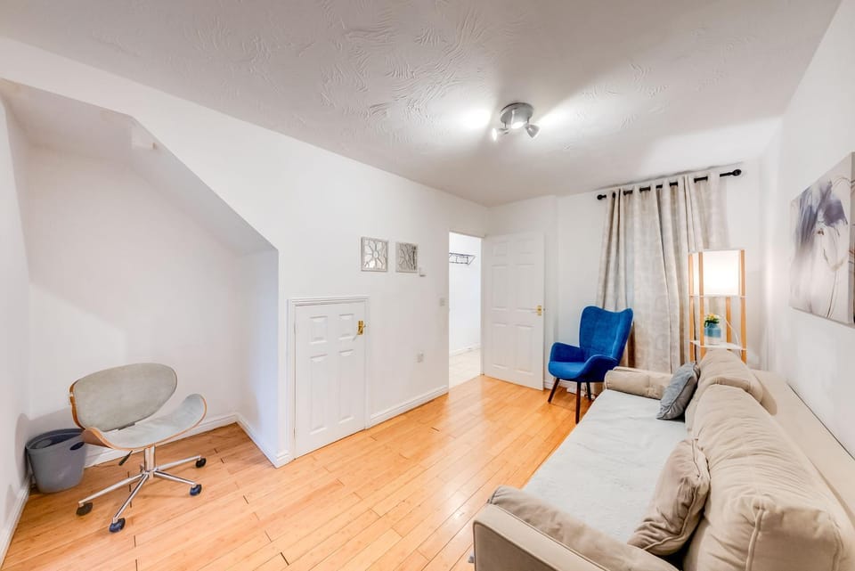 2BR Stevenage Home with Private Terrace & Parking House in Stevenage