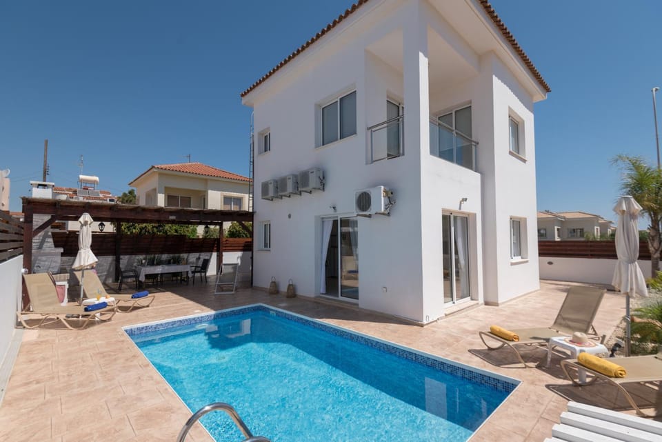 Property building, Pool view, Swimming pool