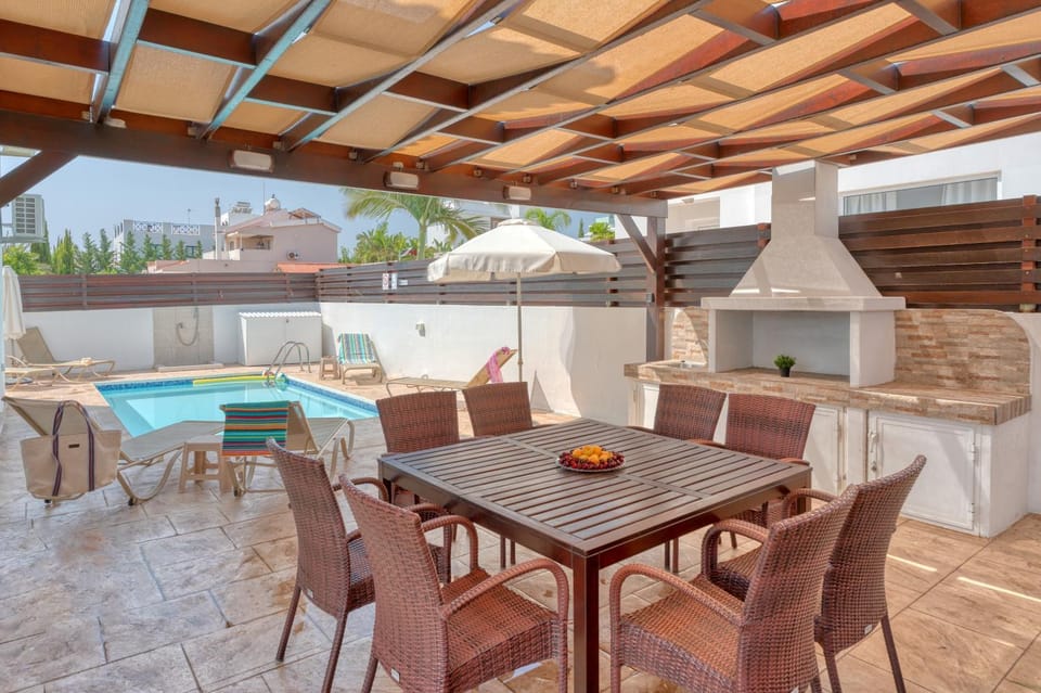 BBQ facilities, Swimming pool, sunbed