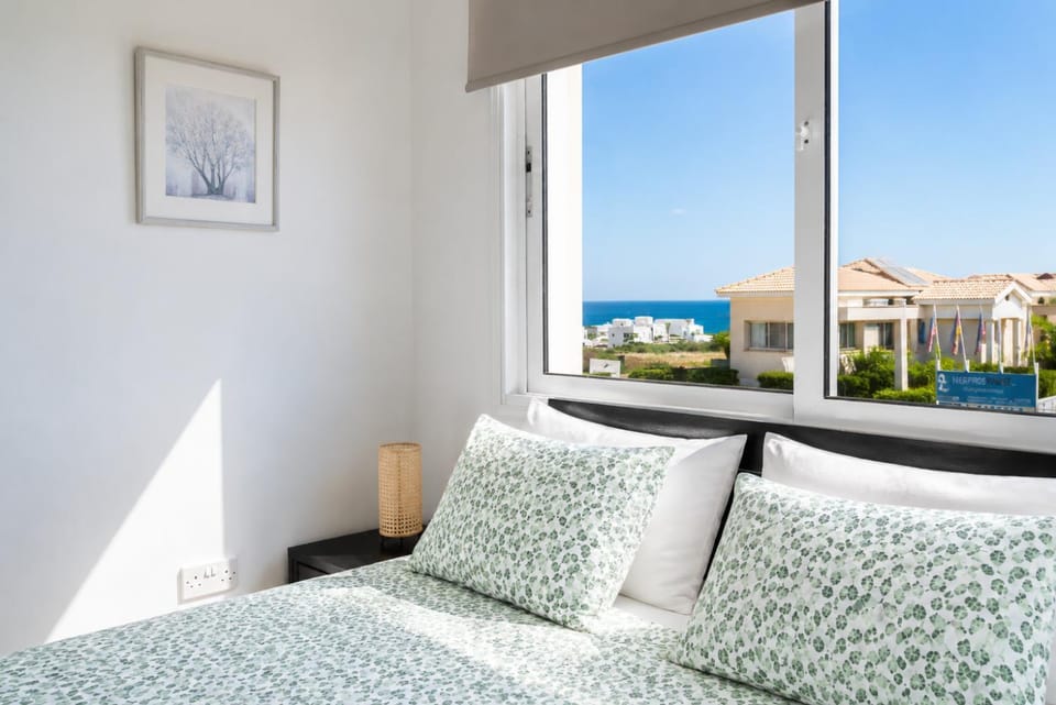 Bed, View (from property/room), Bedroom, Sea view