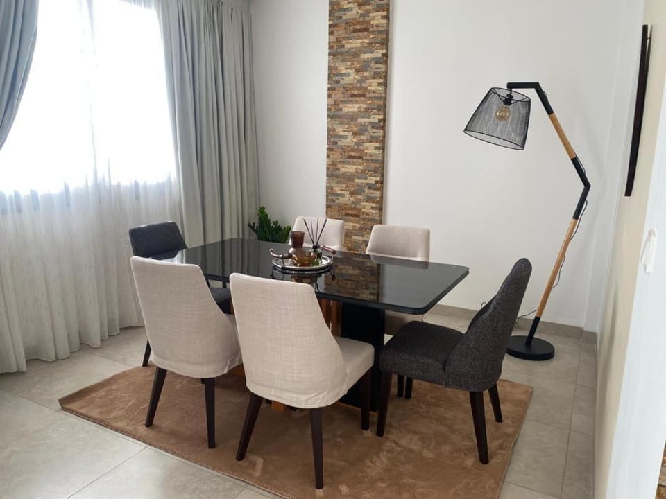 Seating area, Dining area