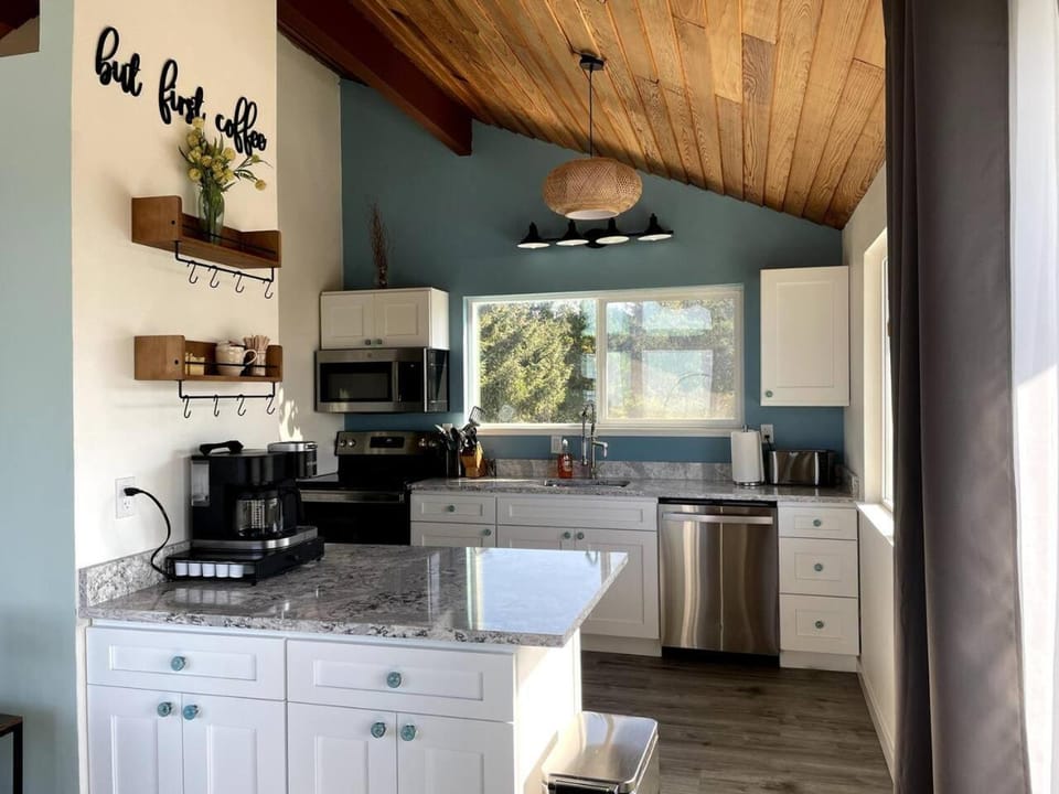 Coffee/tea facilities, Kitchen or kitchenette