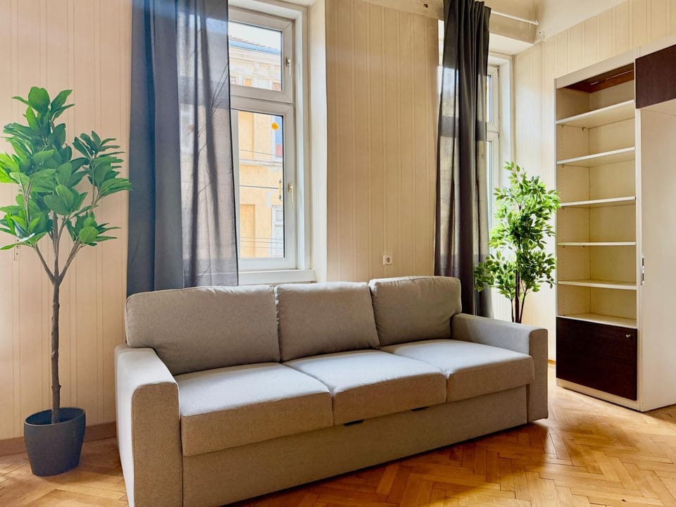 140m2 Old-School Apartment with Free Parking Apartment in Vienna