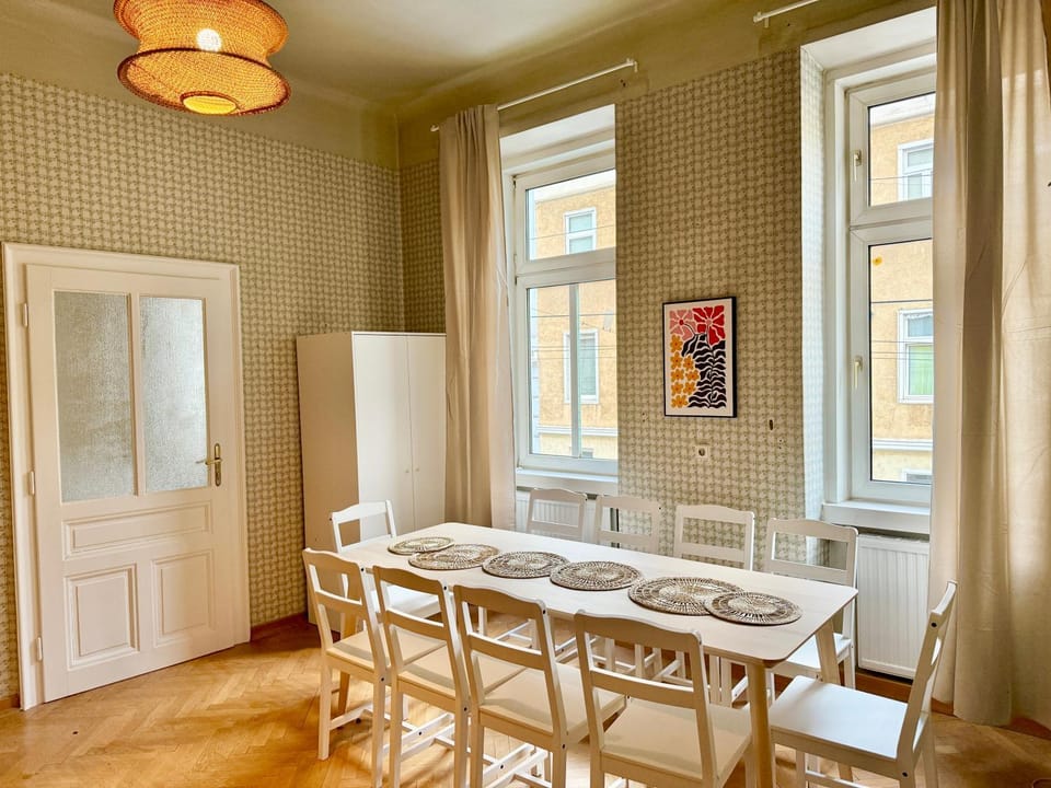 140m2 Old-School Apartment with Free Parking Apartment in Vienna