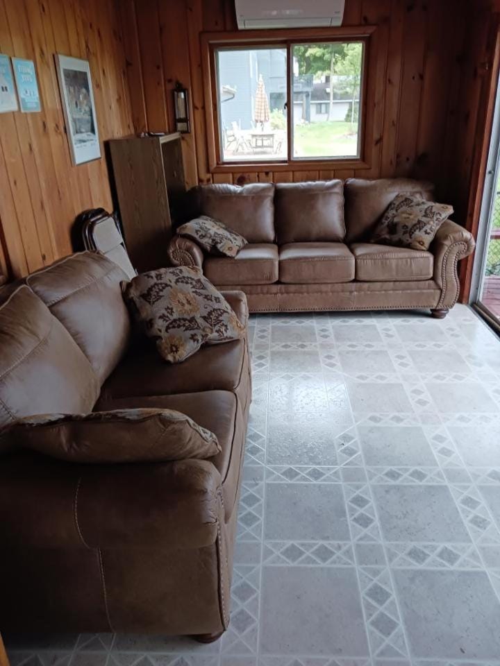 Peaceful Lake-Front Family Home - Fenced Yard House in Cassopolis