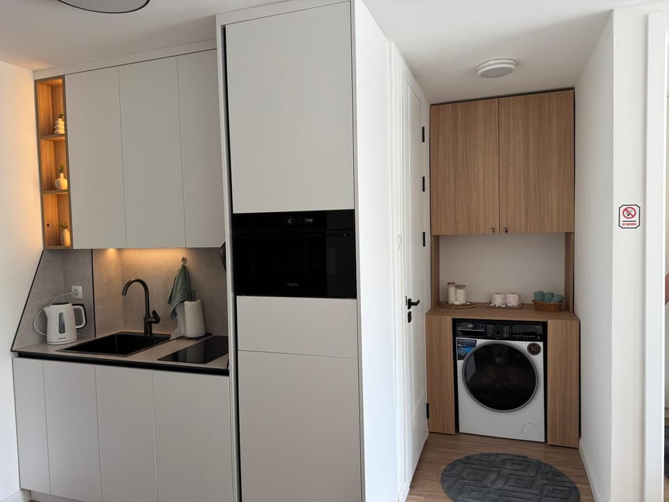 Kitchen or kitchenette, laundry