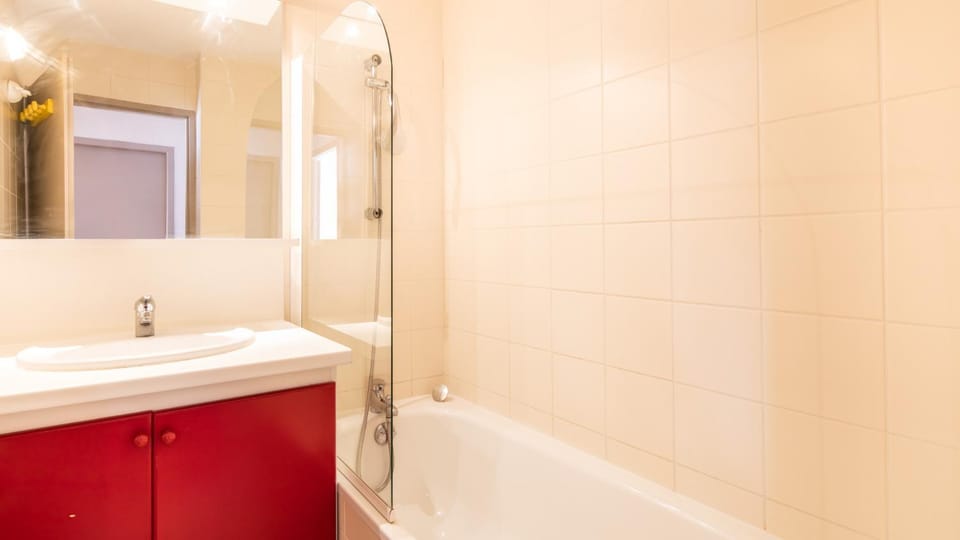 Bathroom, Bath