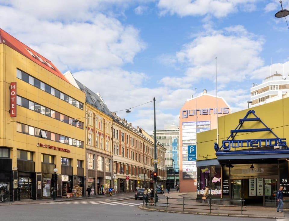 Property building, Location