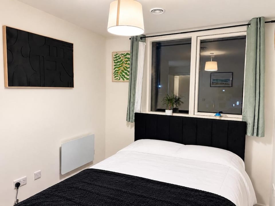The Modernist Retreat - 2 Bed 2 Bath and Balcony Contractors welcome! Apartment in Birmingham