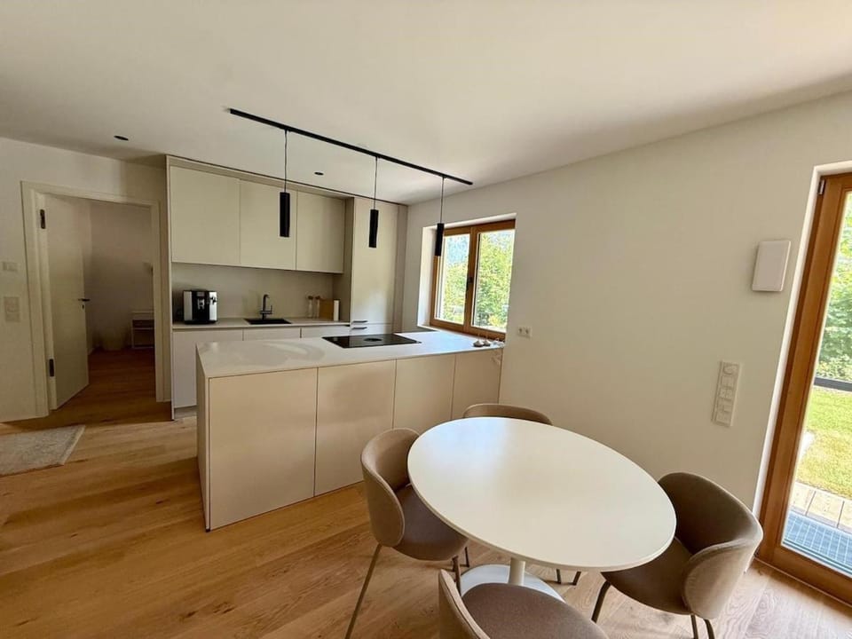 Bergzeit in Schliersee, Luxus, Terrasse & Garten Apartment in Schliersee