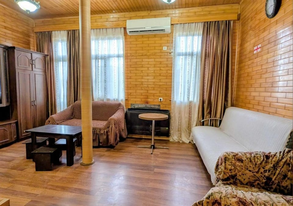 TV and multimedia, Seating area, air conditioner