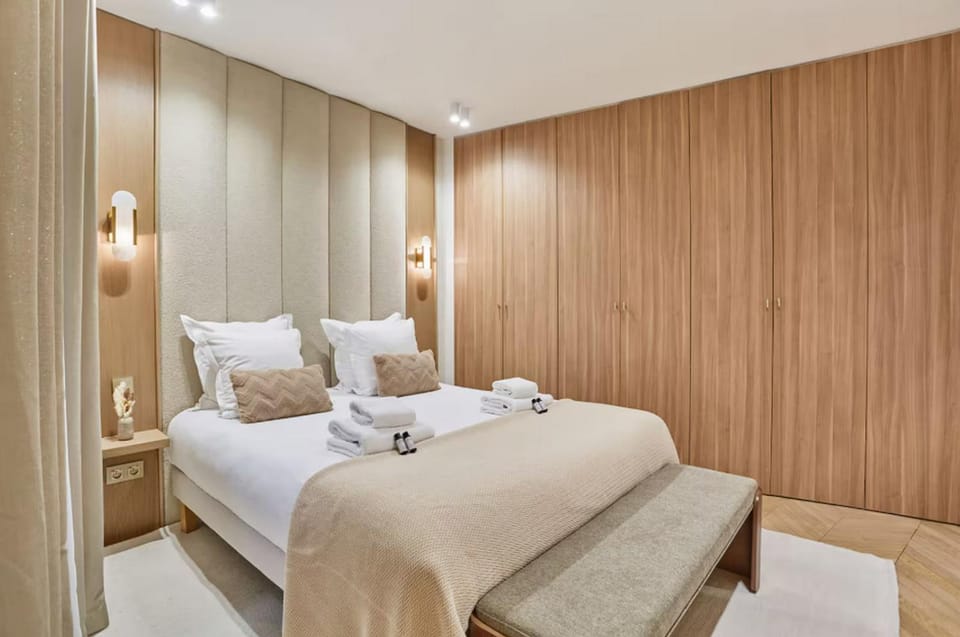 Bed, Photo of the whole room, Bedroom, wardrobe
