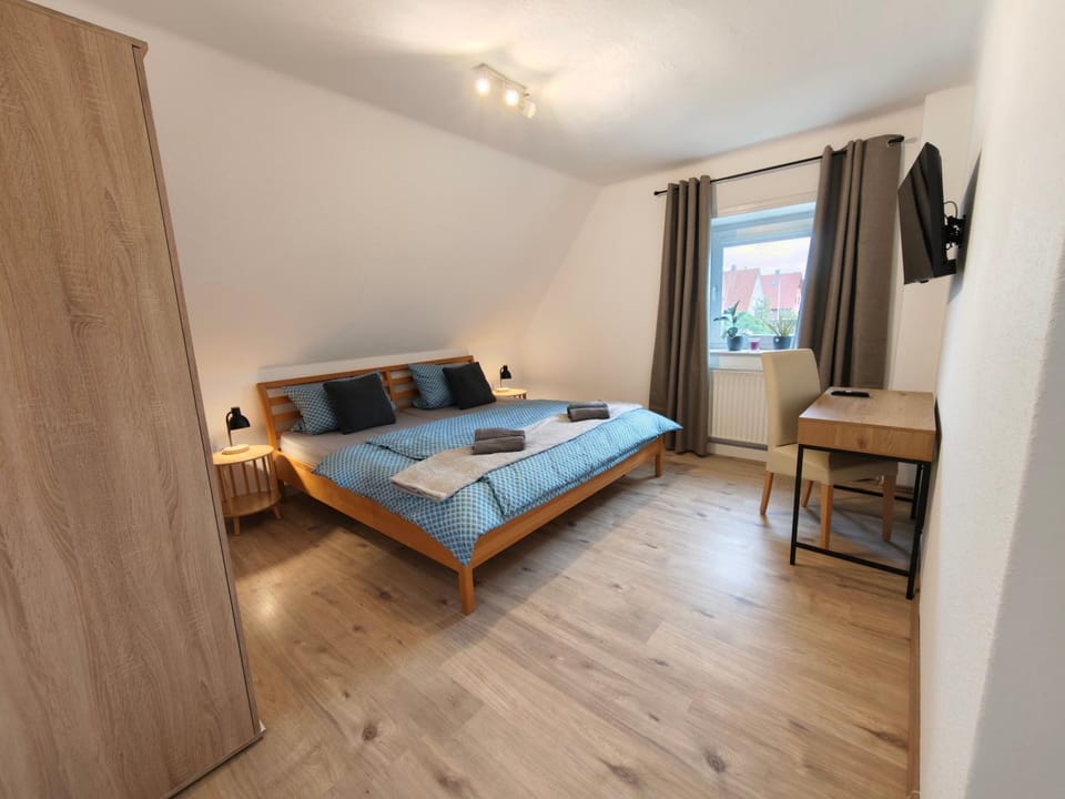 TV and multimedia, Photo of the whole room, Bedroom, wardrobe
