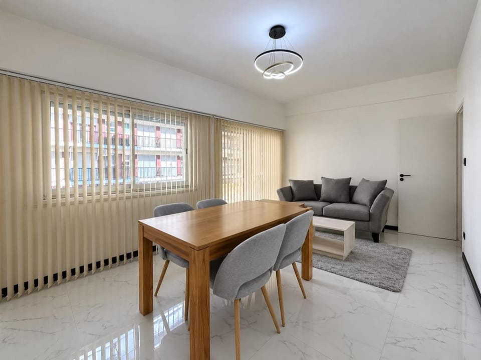 Living room, Seating area, Dining area, internet