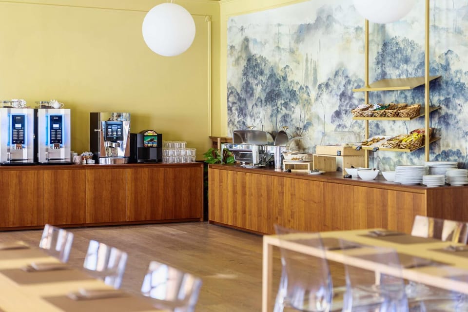 Restaurant/places to eat, Coffee/tea facilities, Food and drinks, Dining area, Breakfast, Drinks