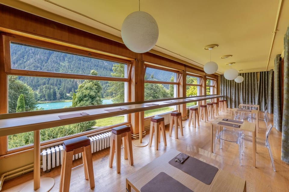 Restaurant/places to eat, View (from property/room), Dining area