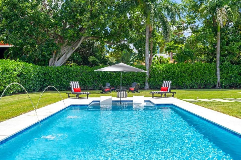 Mimo Realty Luxe Property 5 BR 5 BA Pool & Hot Tub Villa in Brickell
