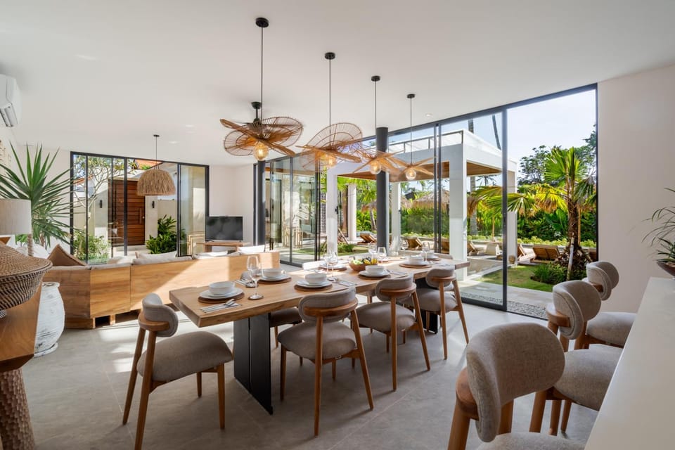 Living room, Dining area
