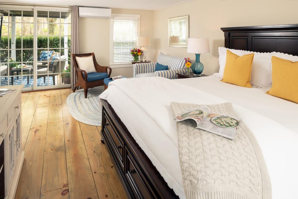 Shower, Patio, Bed, Garden, Bathroom, TV and multimedia, Balcony/Terrace, Balcony/Terrace, Photo of the whole room, Seating area, Bedroom, Garden view, air conditioner
