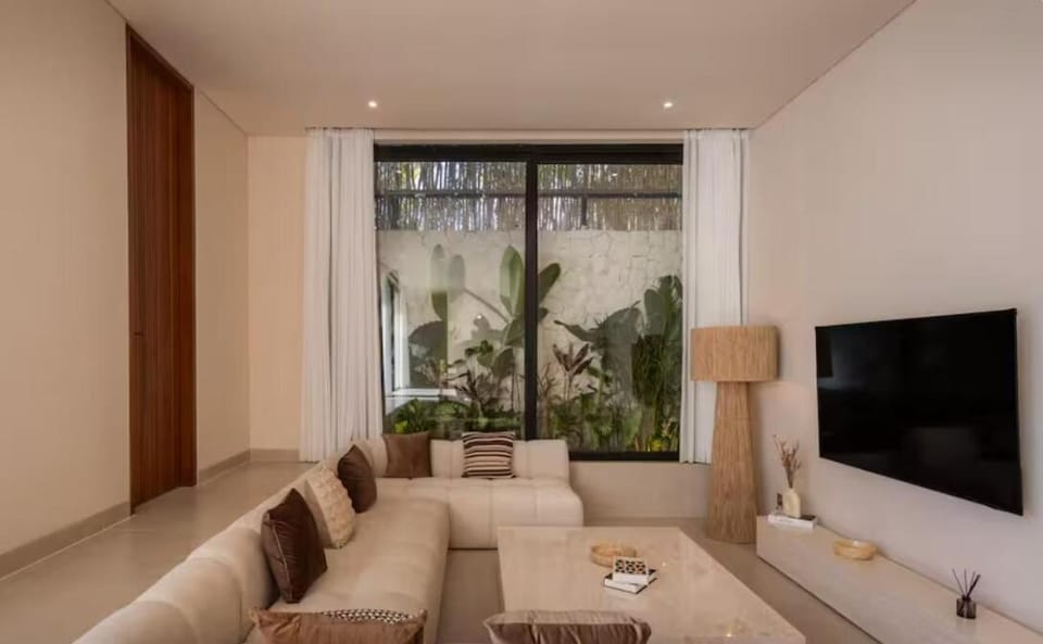 Property building, Communal lounge/ TV room, TV and multimedia, Living room, Seating area