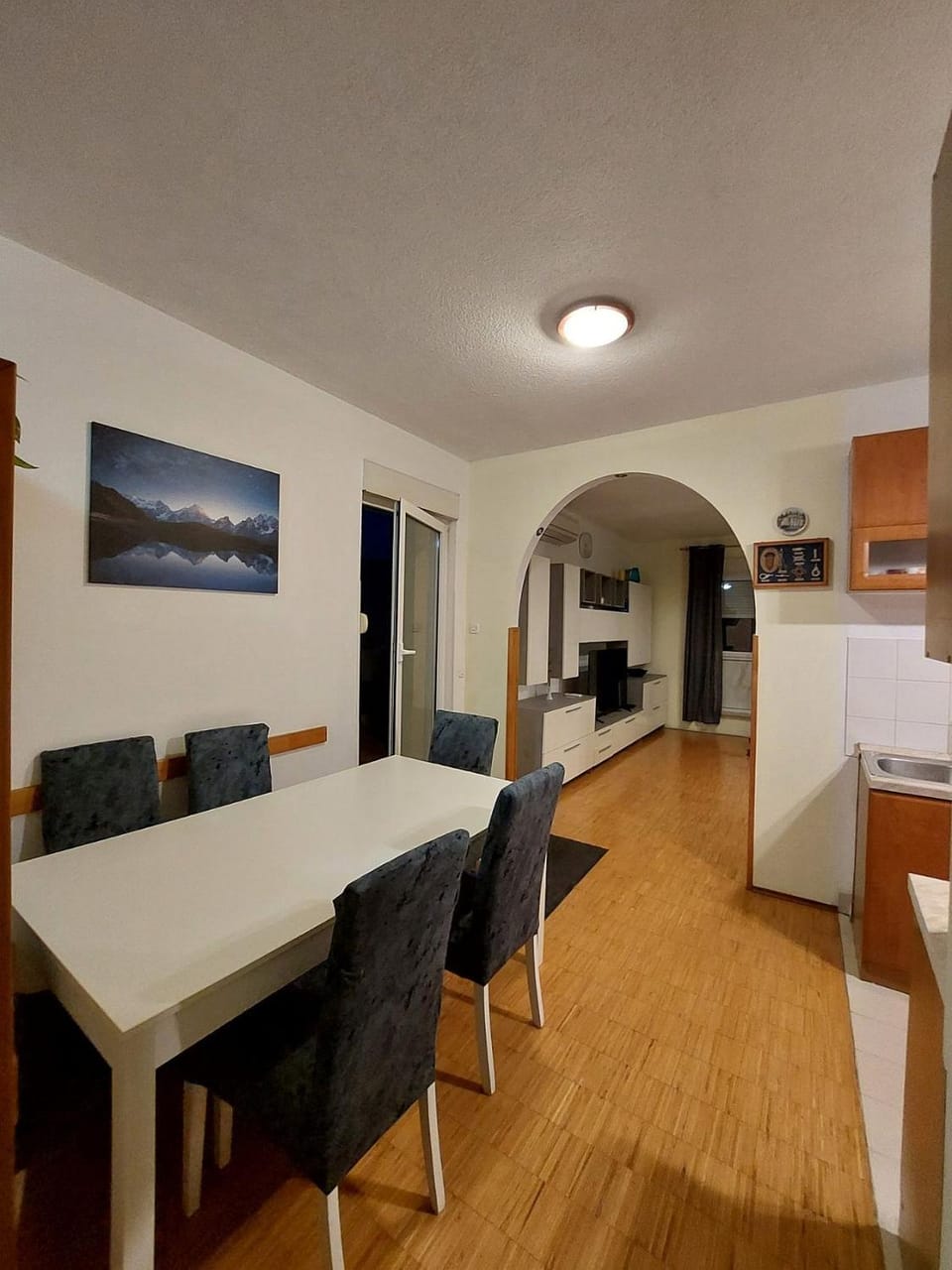 Kitchen or kitchenette, Seating area, Dining area