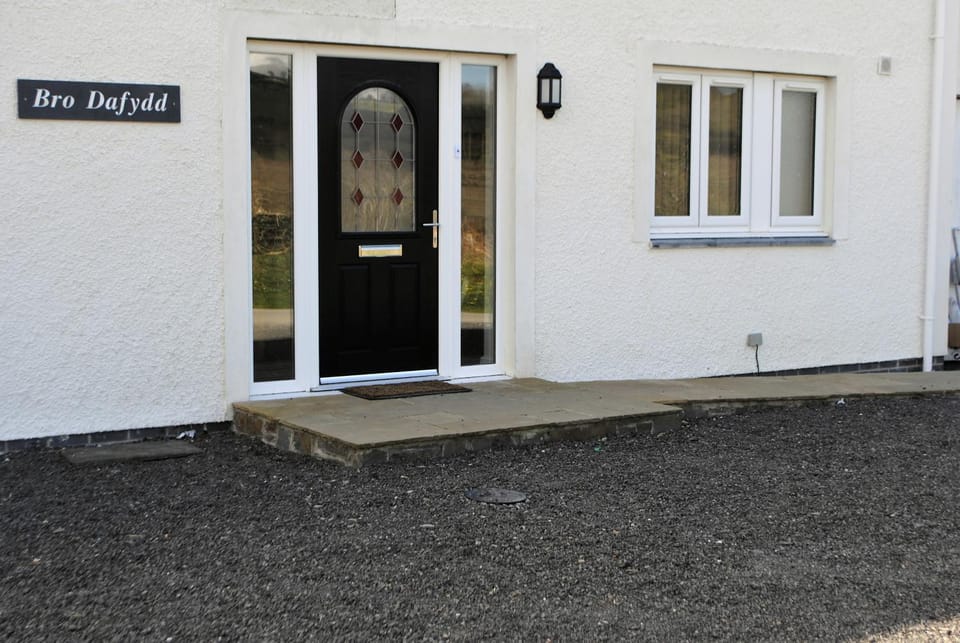 Facade/entrance, Day