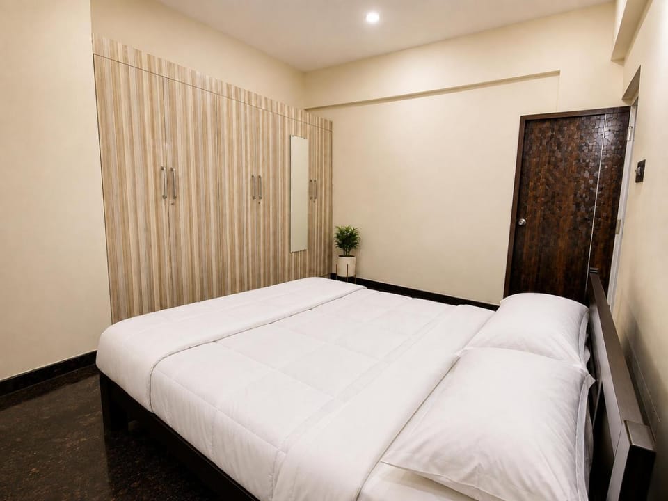 Bed, Photo of the whole room, wardrobe