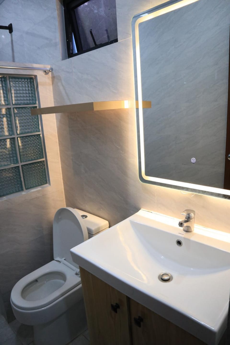 Ethan Loft Type House - RM6 House in San Juan
