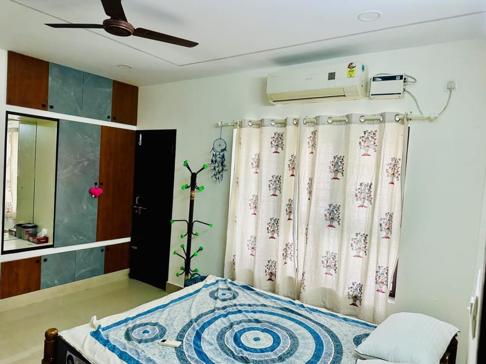 Bed, Bedroom, air conditioner