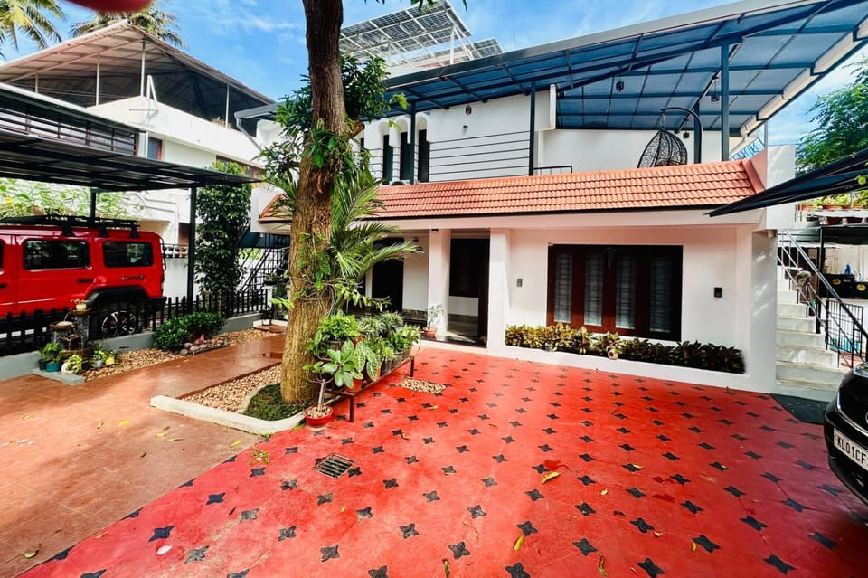Property building, Facade/entrance, Parking