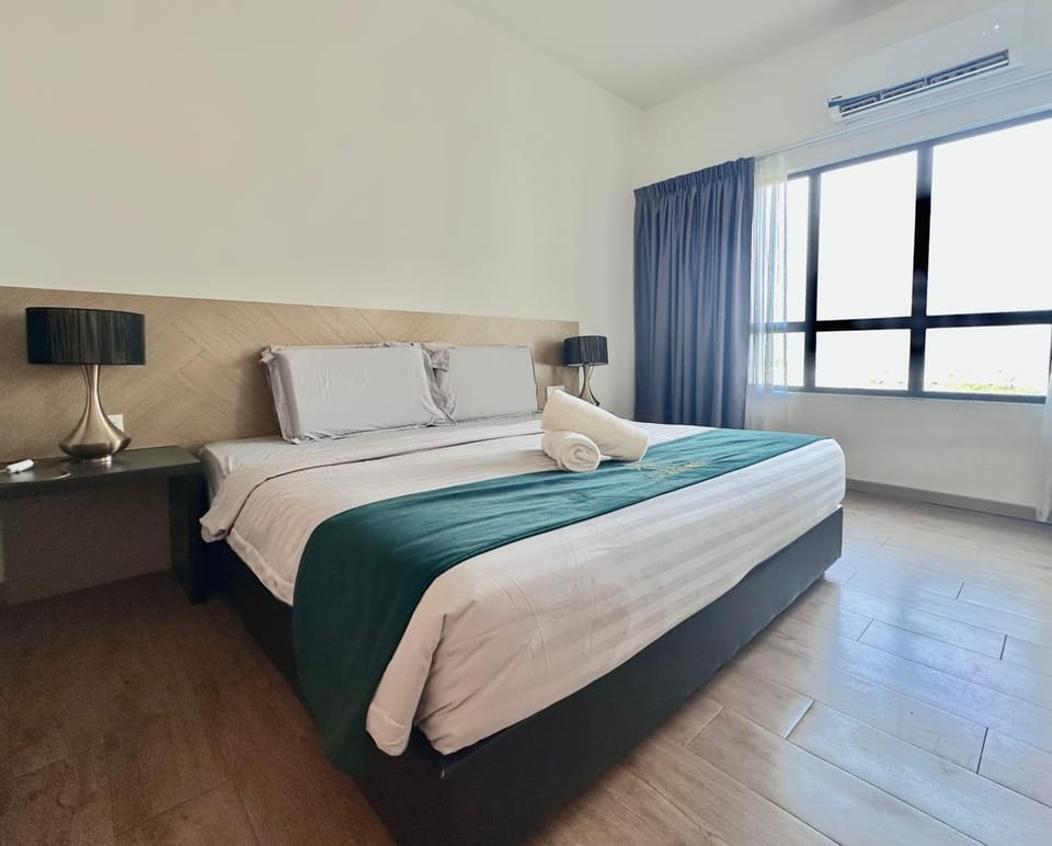 Al-Waqf Signature Suite by AGhome with Sky Pool Apartment in Malaysia