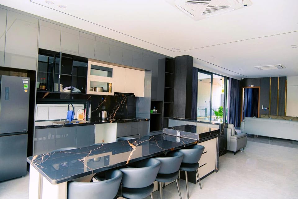 Kitchen or kitchenette, Communal kitchen