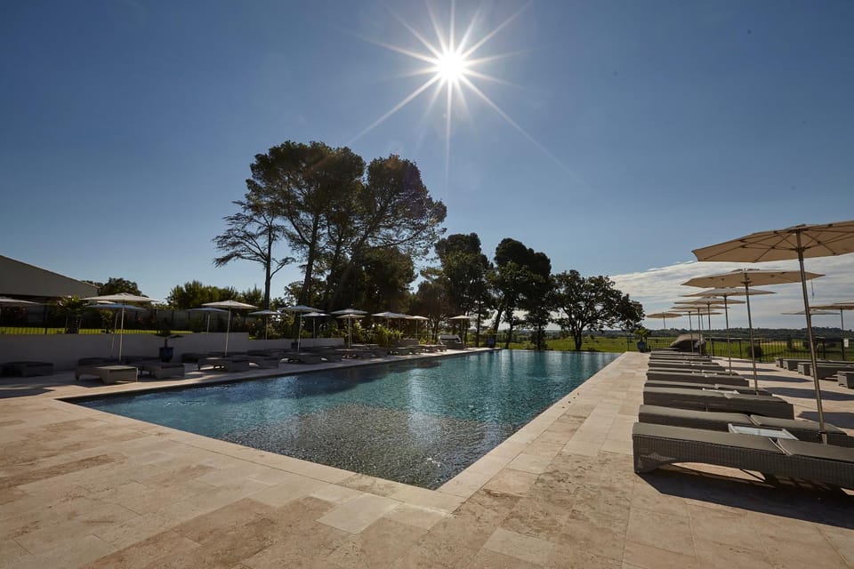 Swimming pool, sunbed