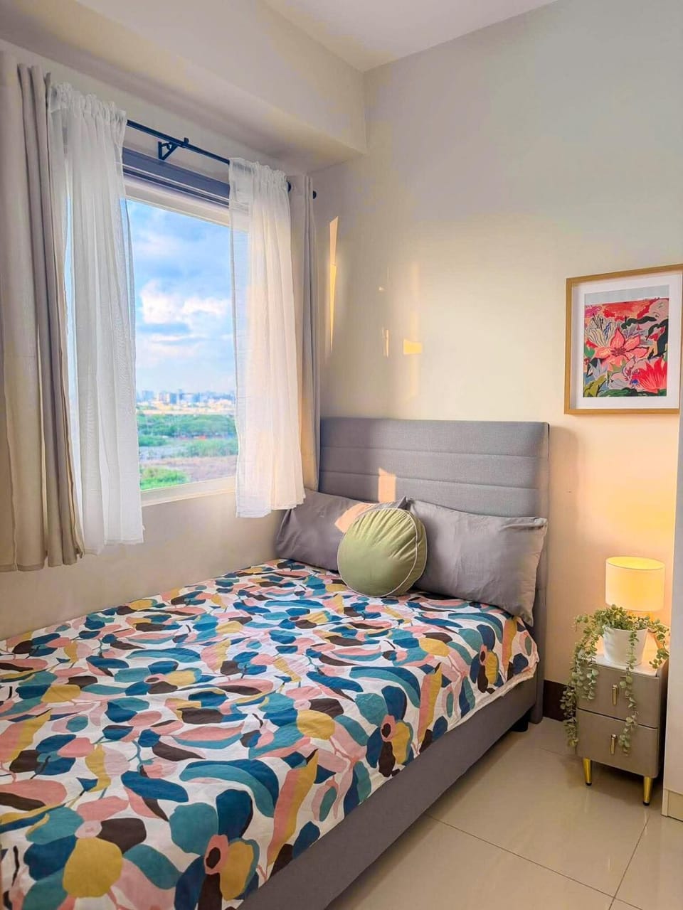 Modern Stay Near the Airport with Disney Netflix HBO Entertainment Apartment in Las Pinas