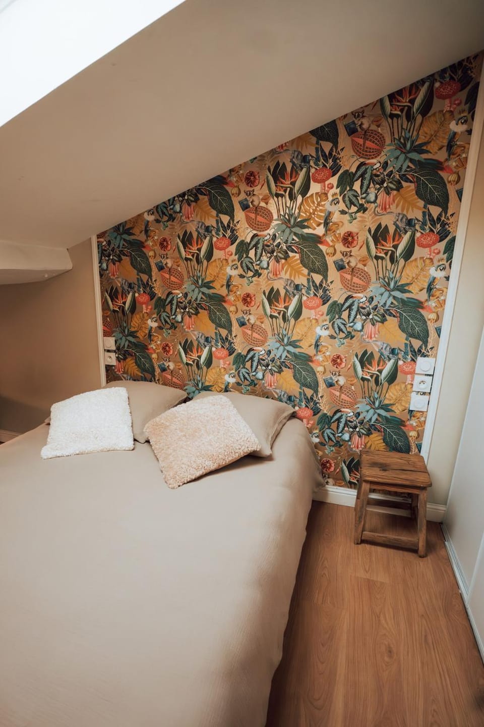Bed, Photo of the whole room, Bedroom