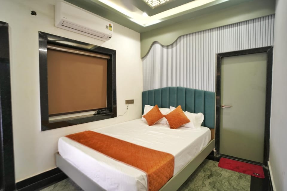 Bed, Photo of the whole room, Bedroom, air conditioner