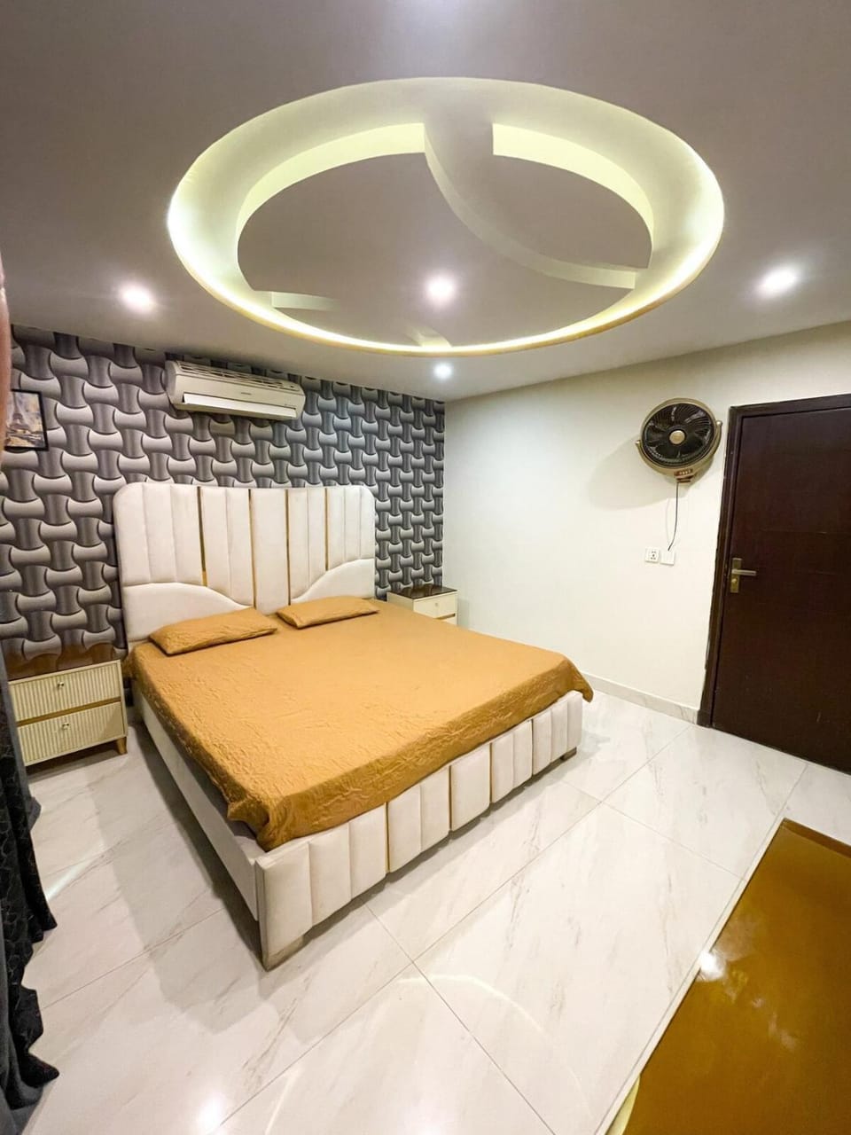 Stayora Elegant Modern Apartment Apartment in Lahore