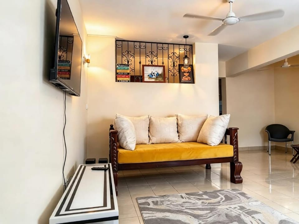 Communal lounge/ TV room, TV and multimedia, Living room, Seating area