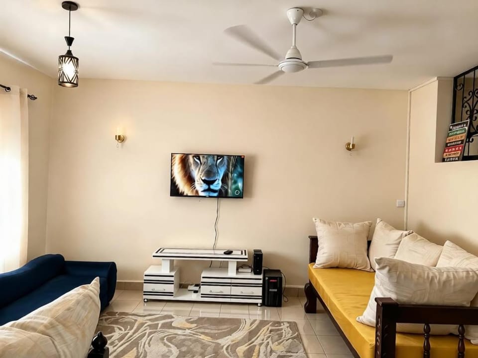 TV and multimedia, Living room, Seating area, Evening entertainment