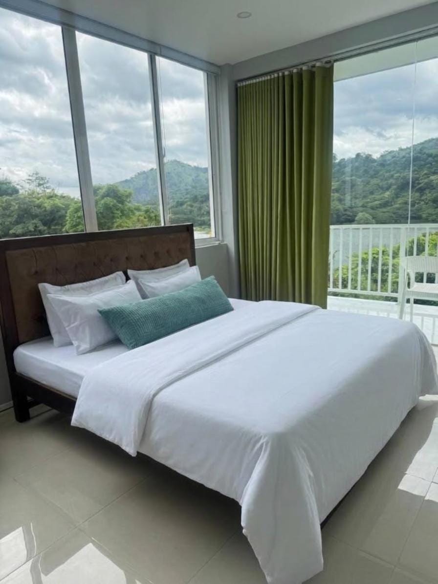 Rivercliff Vista Nature lodge in Gangawatakorale