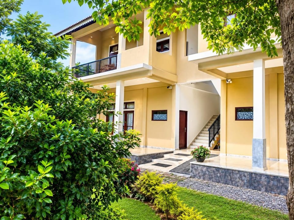 Property building, Day