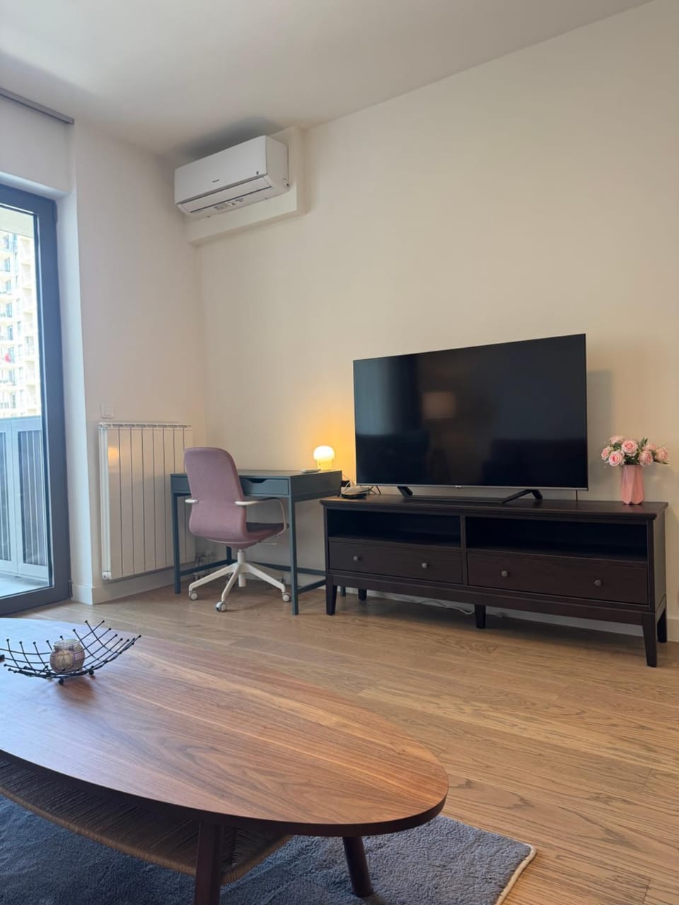 Seating area, air conditioner