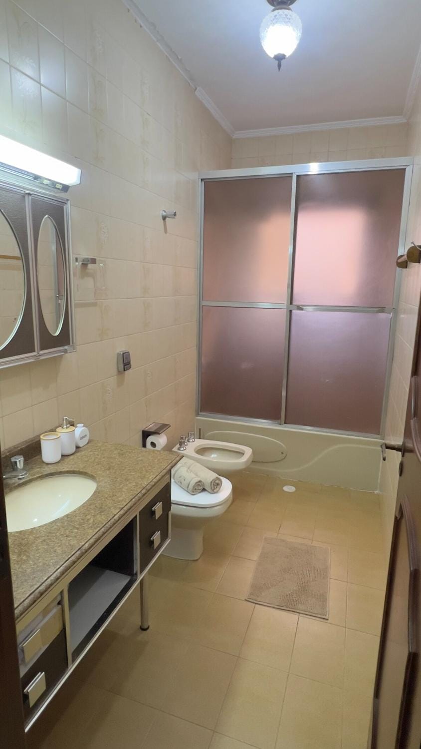 Shower, Toilet, Bathroom, Bath, bidet, towels