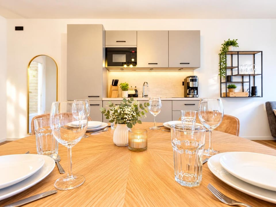 Kitchen or kitchenette, Dining area, stove