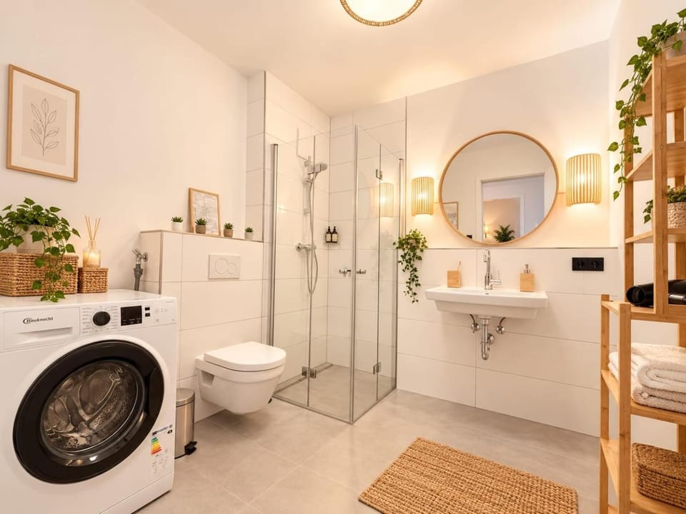 Shower, Toilet, Bathroom, towels, washing machine