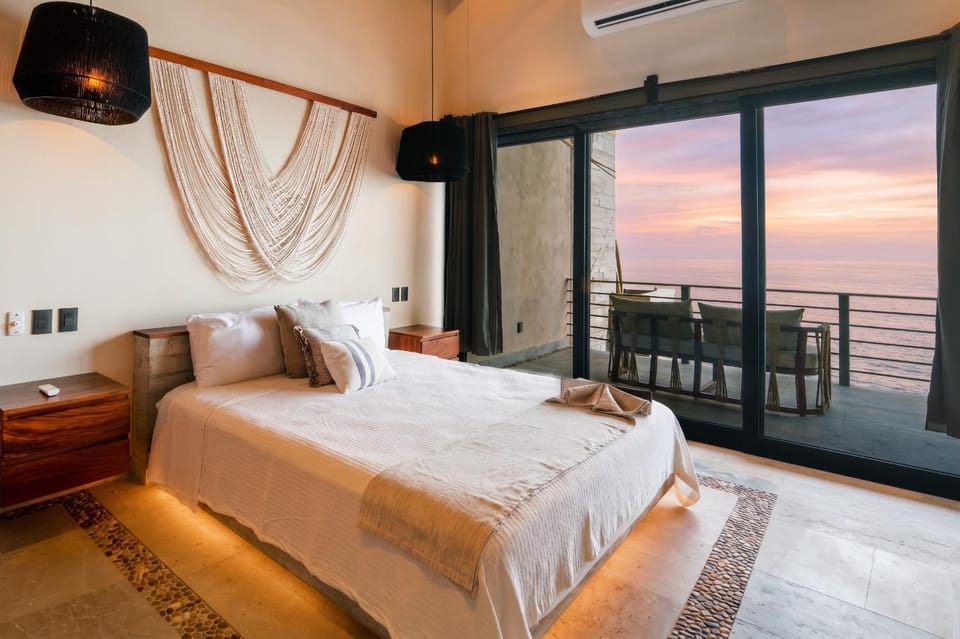 Bed, Balcony/Terrace, Photo of the whole room, Bedroom, Sea view