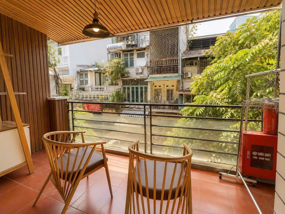 View (from property/room), Balcony/Terrace, Seating area