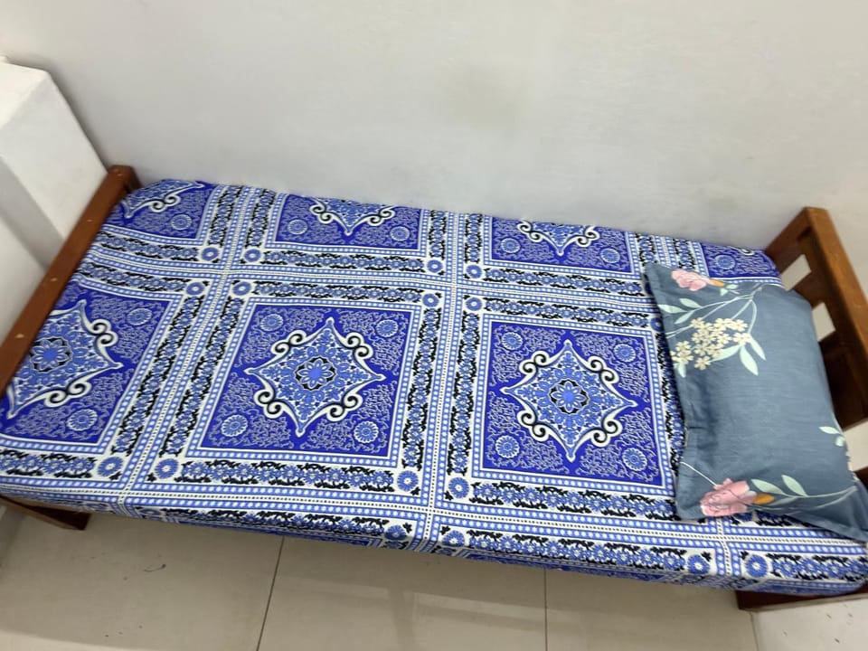 Double bed single bedroom Bed and Breakfast in Thiruvananthapuram