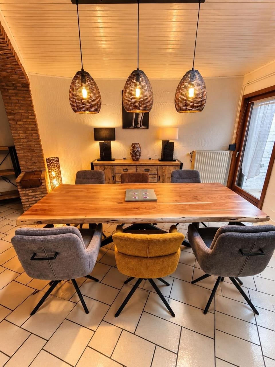 Spacious 3-bedroom house close to highway and airport House in Charleroi